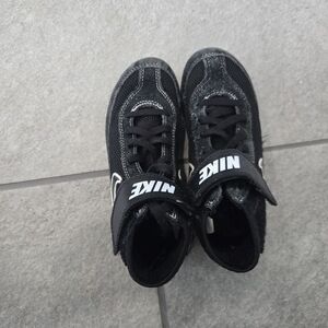 Nike Speedsweep VII GS Wrestling Shoes Boys Youth Size 13 Black White